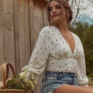 Backyard Roses Alex Top Size Small NWT
